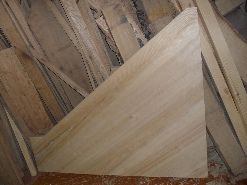 Угловые ступени ясень