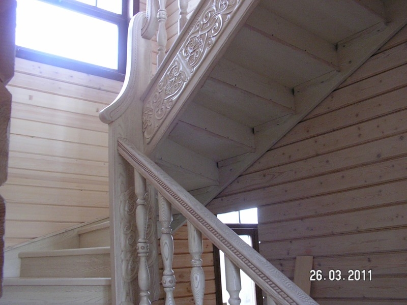 Лестница резная ясень