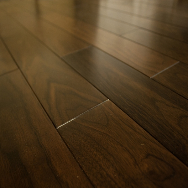 Массивная доска из американского ореха