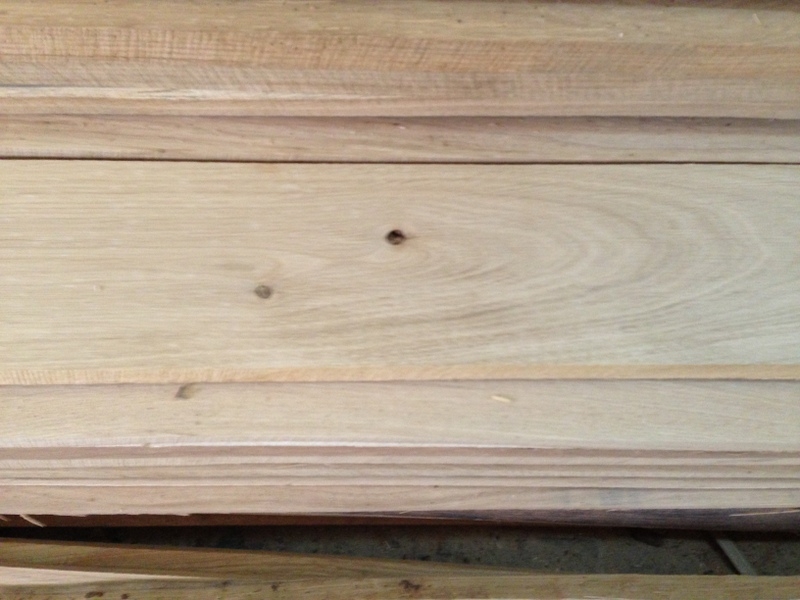 Доска строганная из дуба сучки