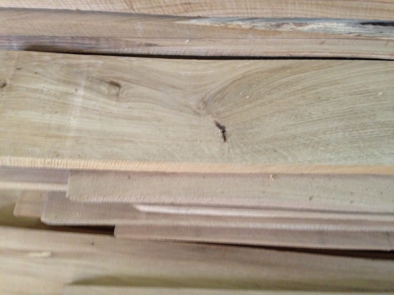 Доска строганная из дуба сучки