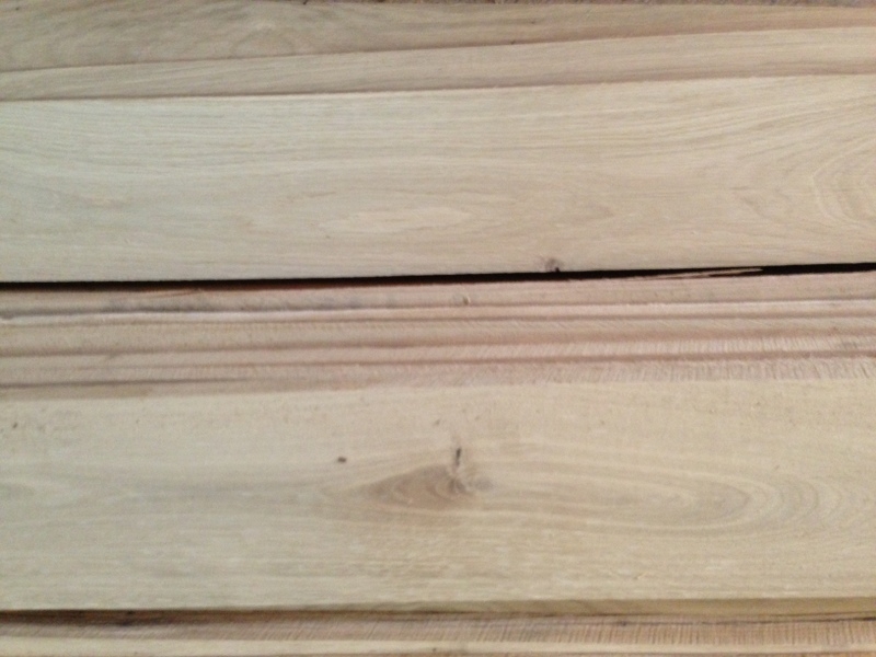 Доска строганная из дуба сучки