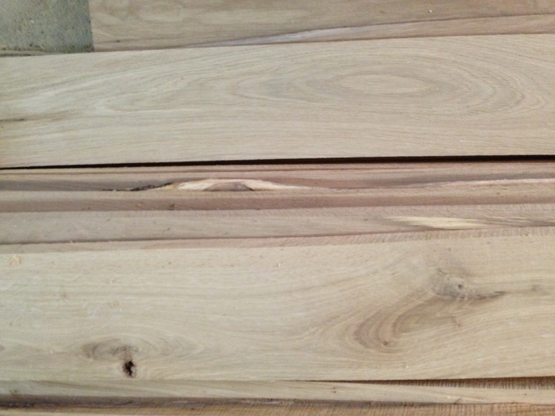 Доска строганная из дуба сучки