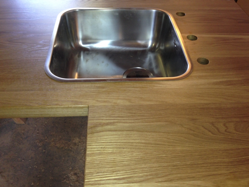 Столешница с раковиной и отверстиями, водный лак RENNER (Италия)