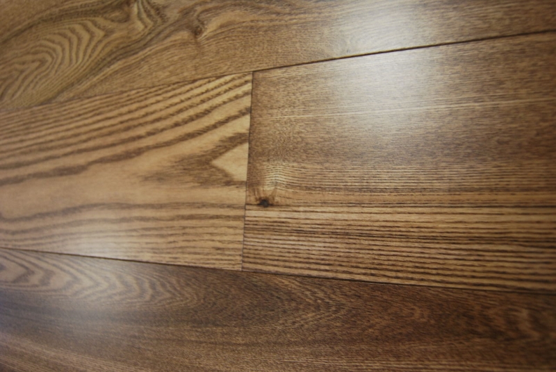 Паркет массив из термообработанного ясеня