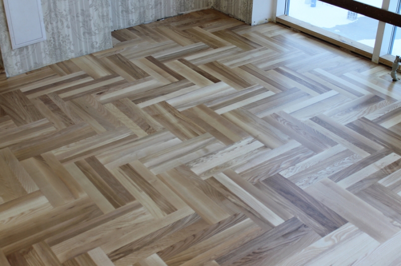 Ясень сорт В под лаком