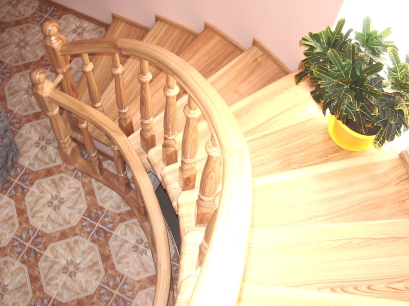 Ступени из ясеня для лестниц